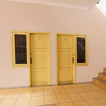 Oyo 3060 Al Fatih Guest House Syariah Тегал Экстерьер фото