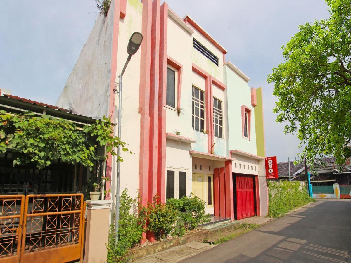 Oyo 3060 Al Fatih Guest House Syariah Тегал Экстерьер фото